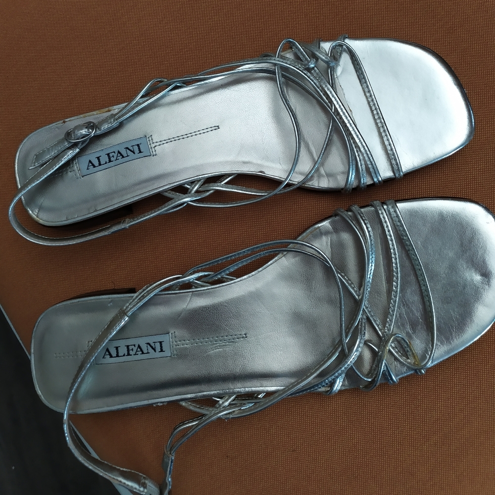 Vtg Alfani strappy sandal